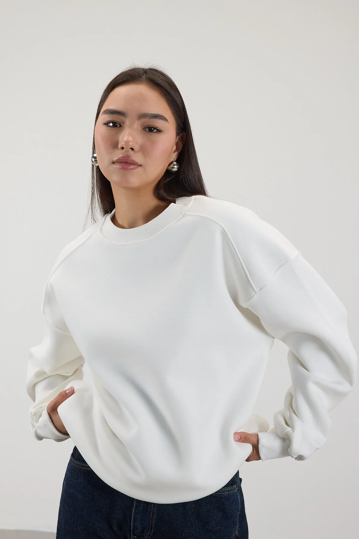 Round Neck Basic Sweatshirt - Image 30
