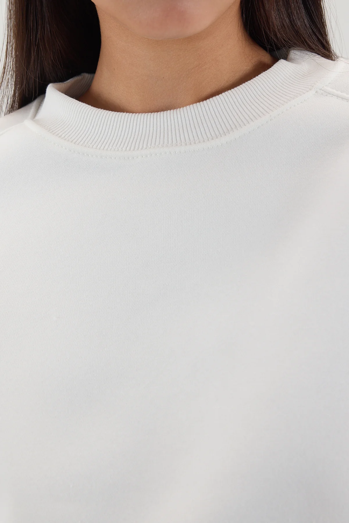 Round Neck Basic Sweatshirt - Image 31