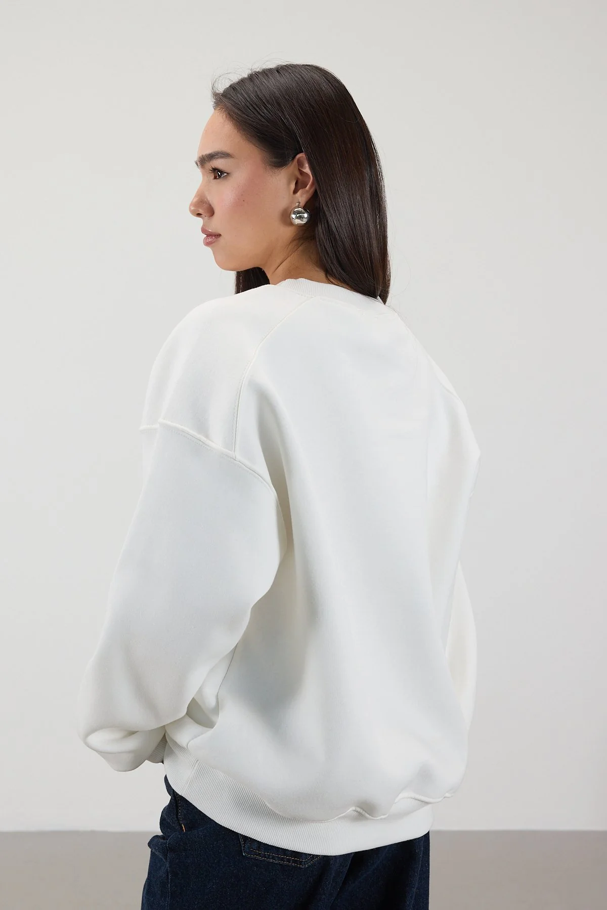 Round Neck Basic Sweatshirt - Image 33