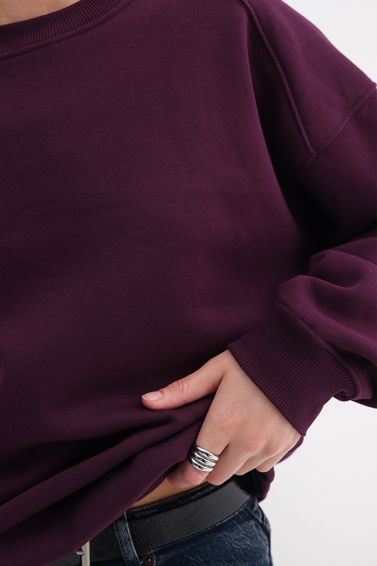 Round Neck Basic Sweatshirt - Image 5