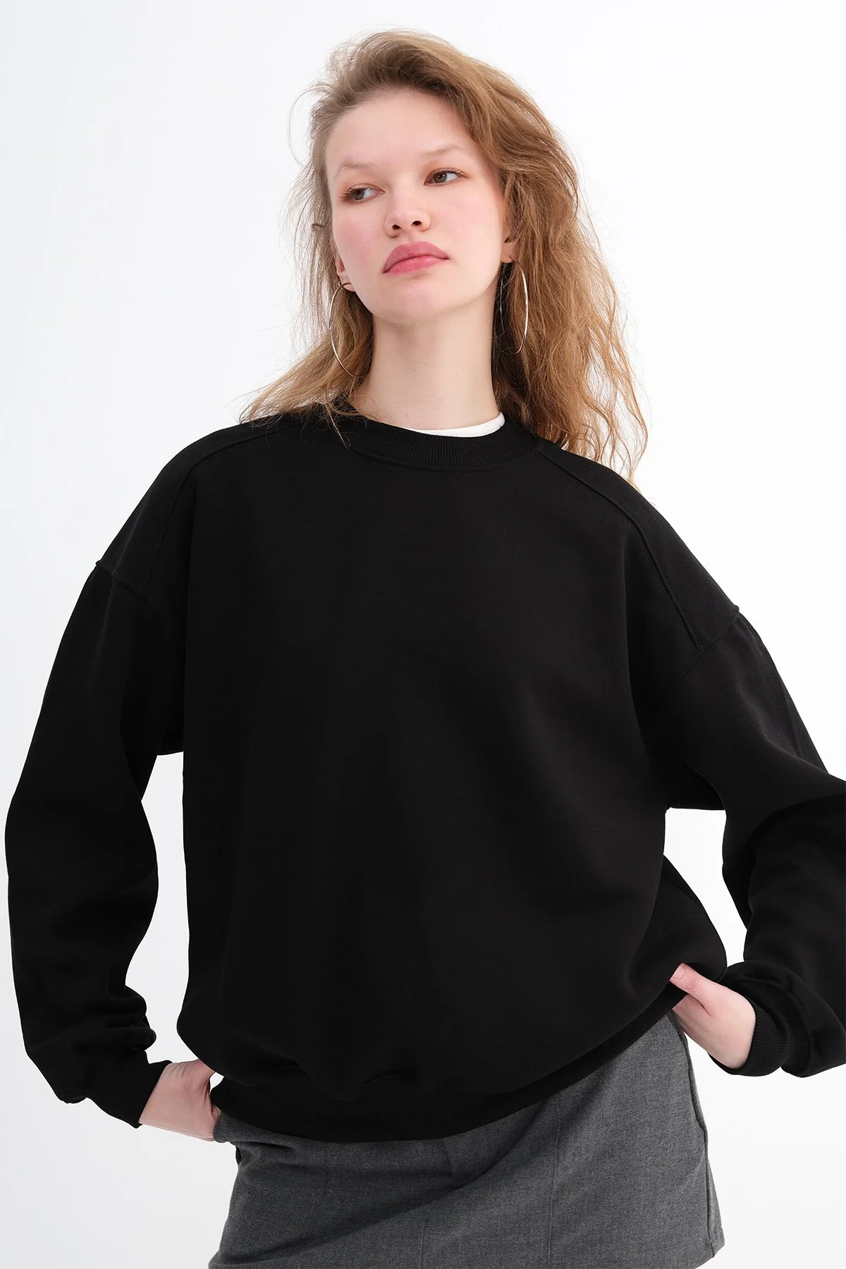 Round Neck Basic Sweatshirt - Image 60