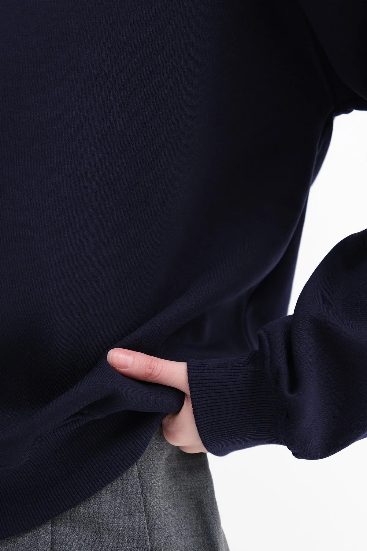 Round Neck Basic Sweatshirt - Image 70