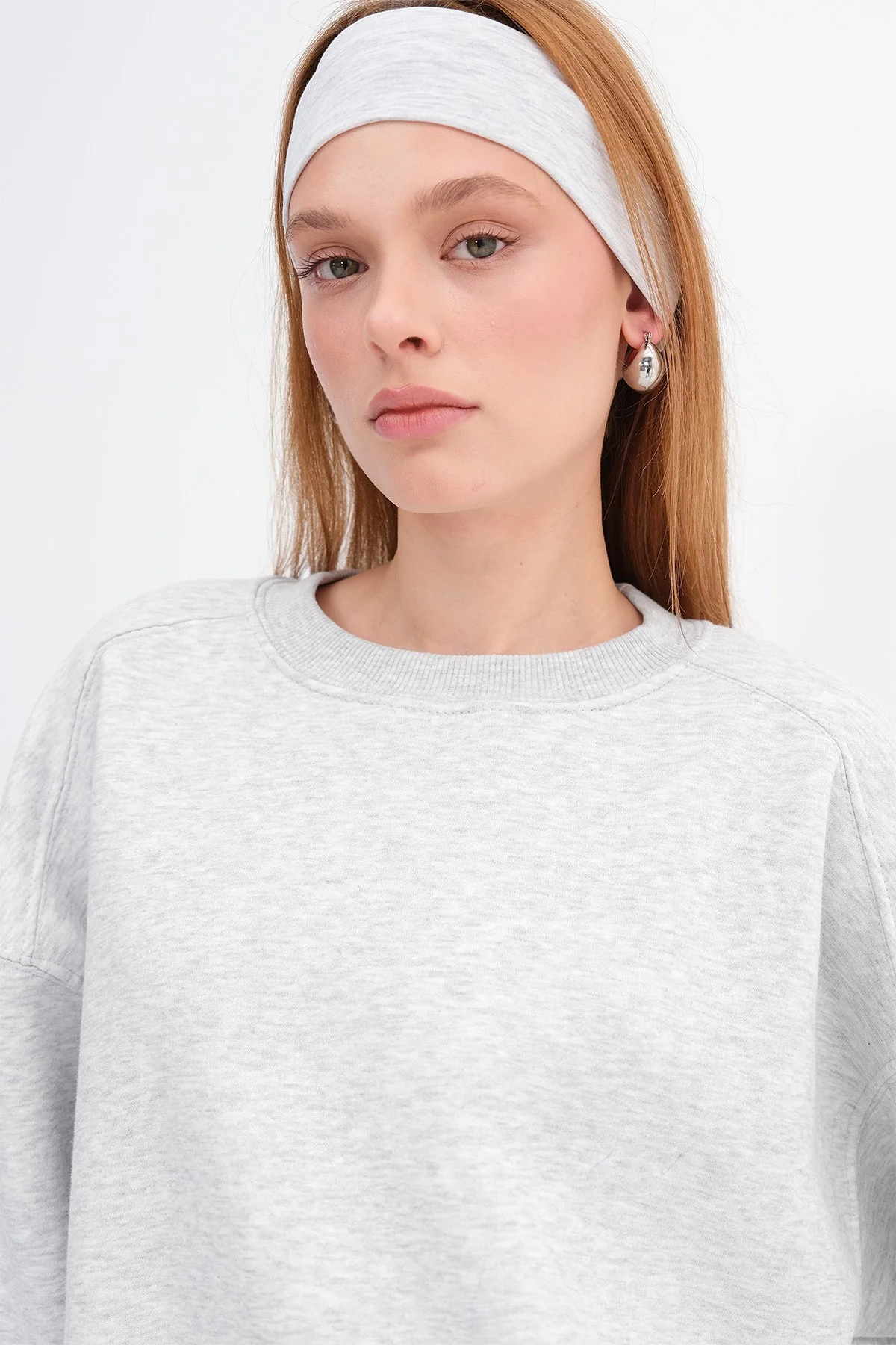 Round Neck Basic Sweatshirt - Image 75