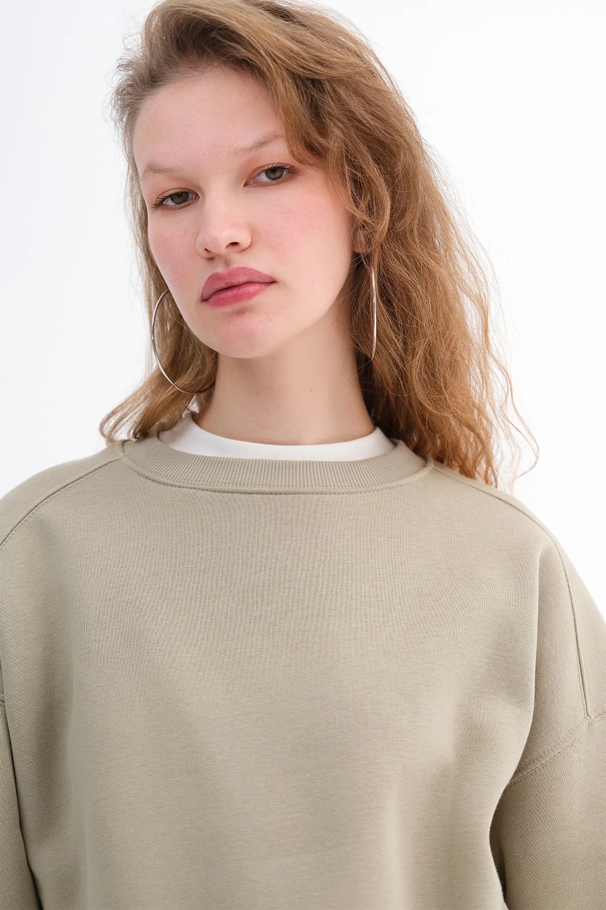 Round Neck Basic Sweatshirt - Image 80
