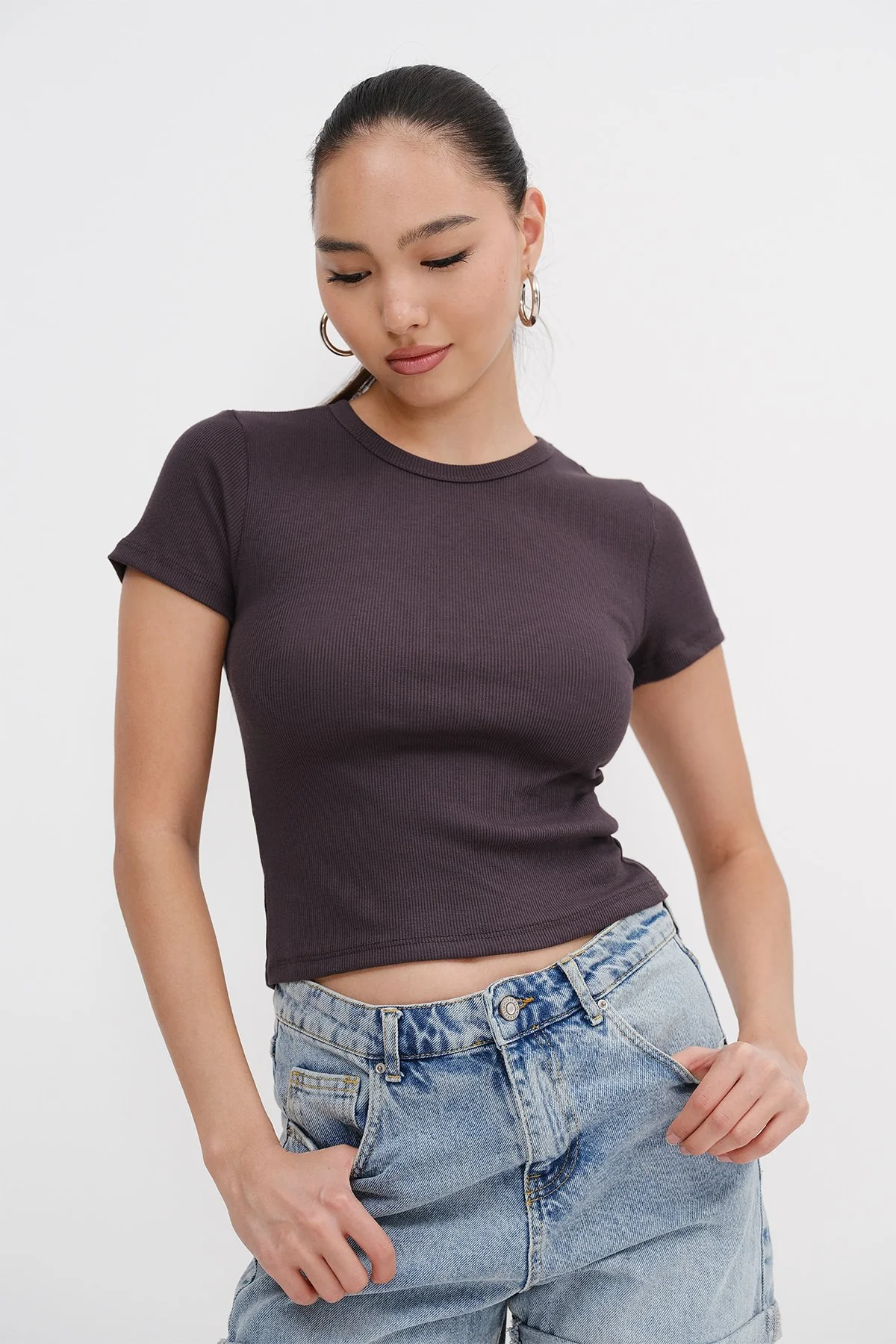 Round Neck Basic T-shirt - Image 27