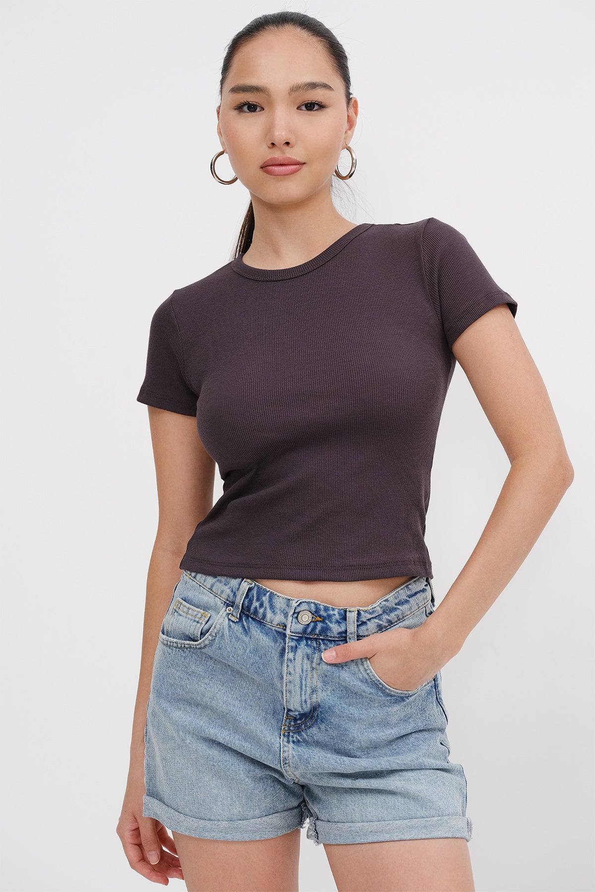Round Neck Basic T-shirt - Image 32