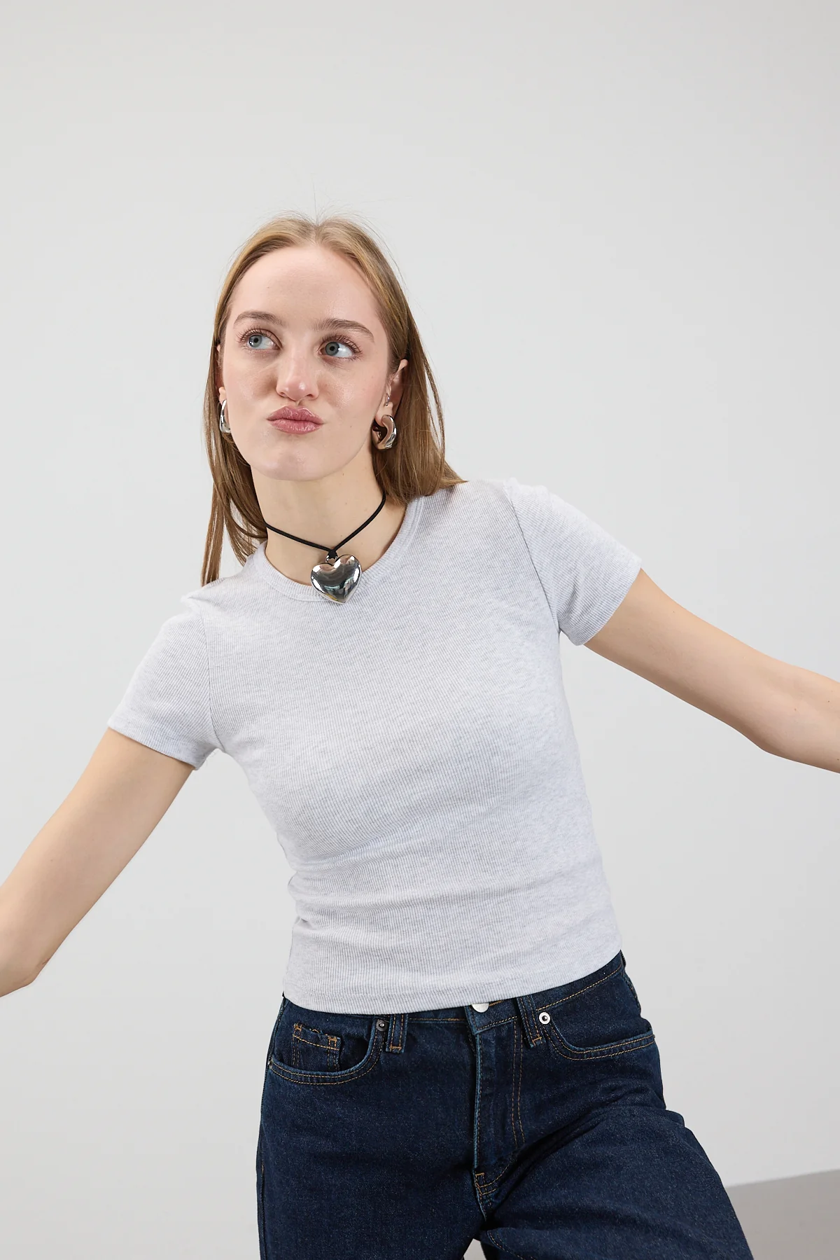 Round Neck Basic T-shirt - Image 38