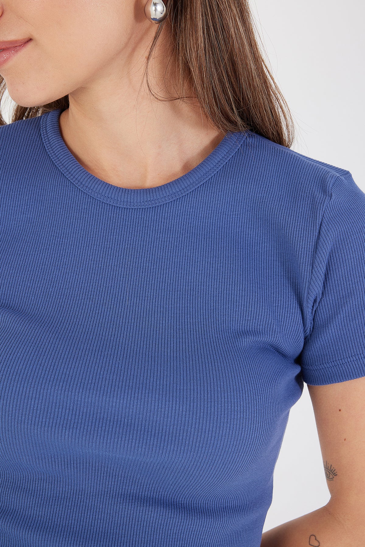 Round Neck Basic T-shirt - Image 69