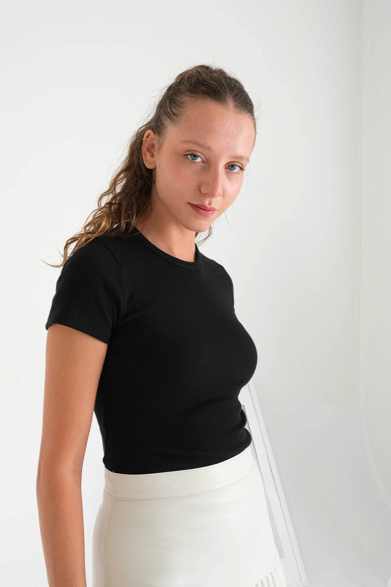 Round Neck Basic T-shirt - Image 83
