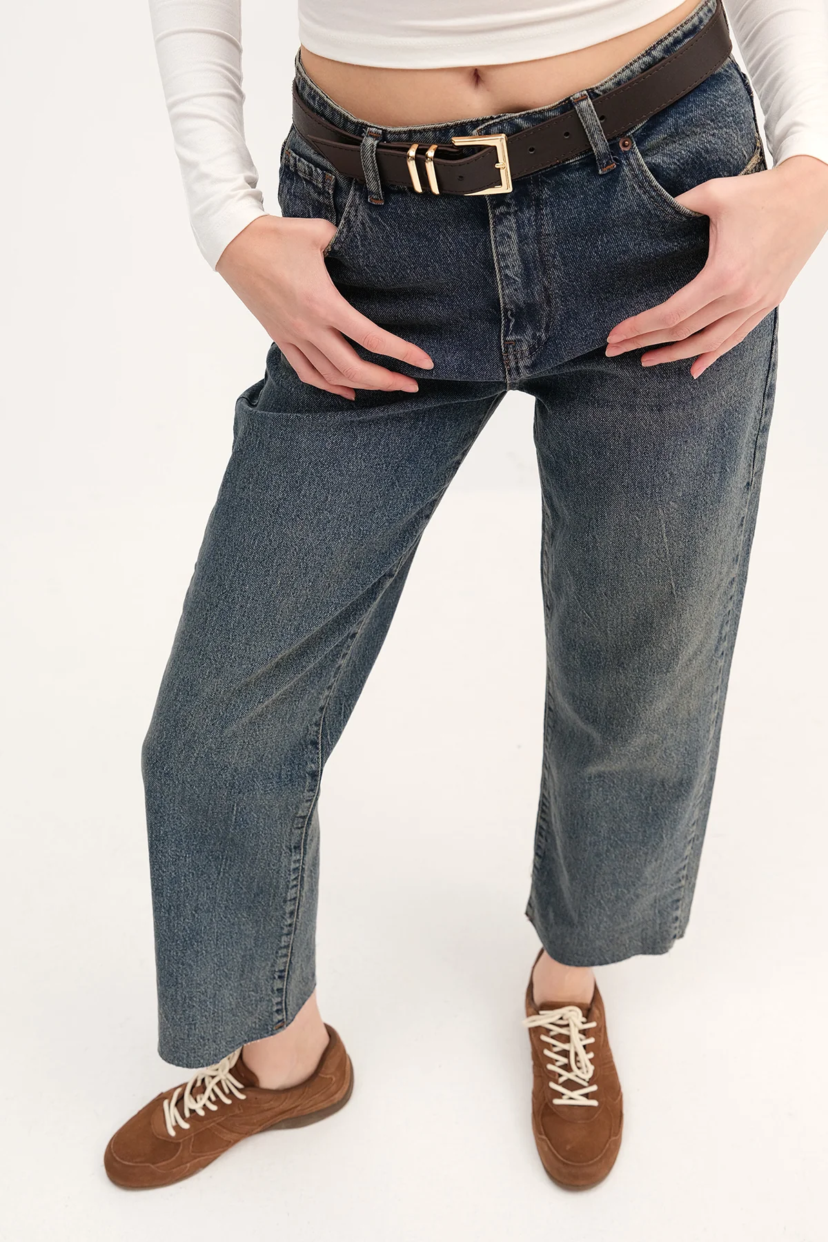 Straight Leg Jeans with Belt - Image 20