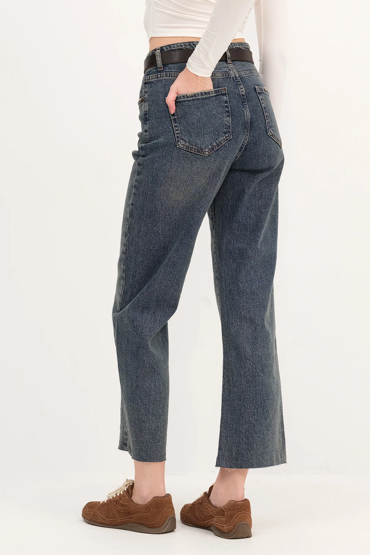 Straight Leg Jeans with Belt - Image 28