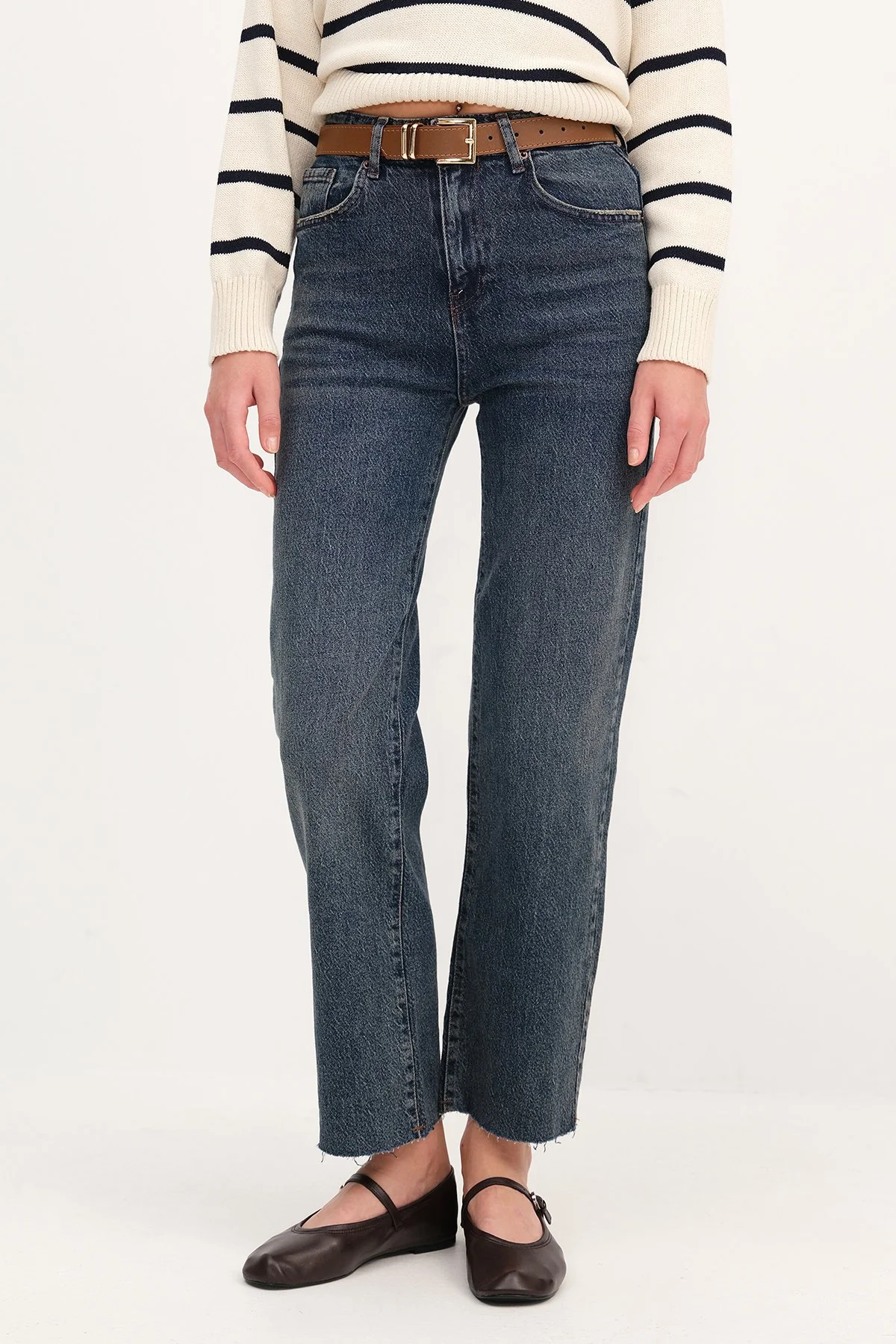 Straight Leg Jeans with Belt - Image 38