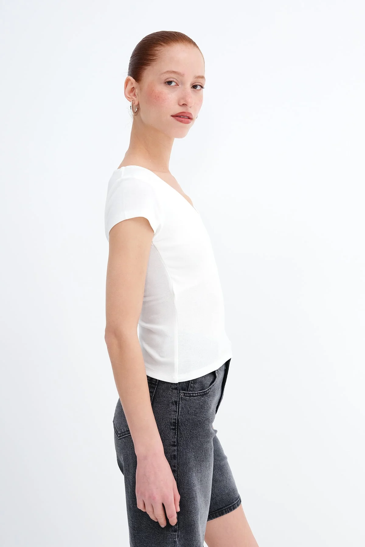 V-Neck Modal T-shirt - Image 13