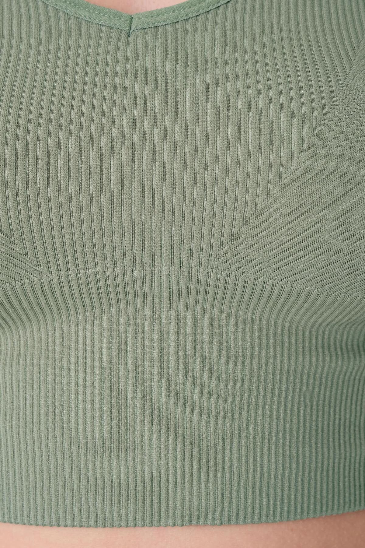 V-Neck Seamless Crop Top - Image 49